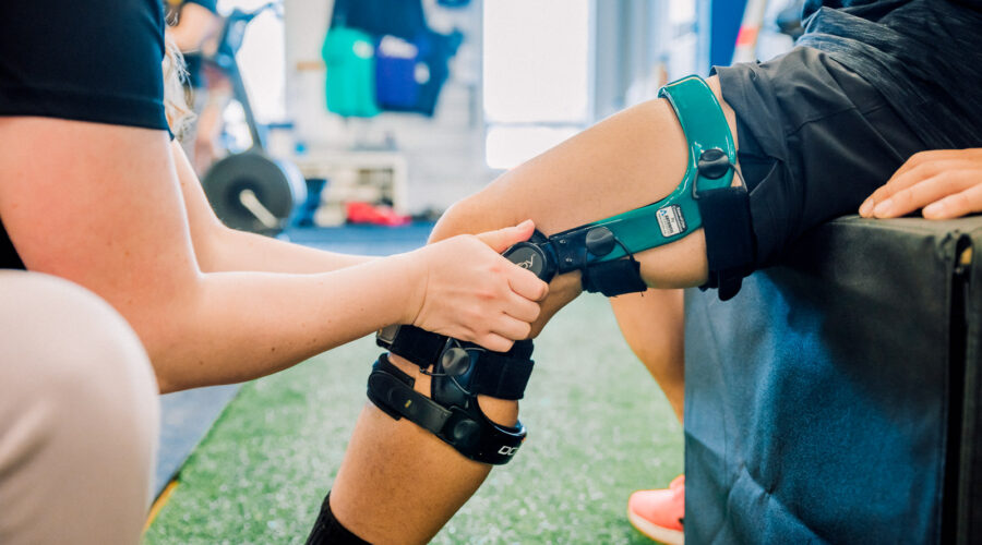 Top 5 Green Flags to Look for in an ACL Rehab Clinic: Ensure you rock your recovery!